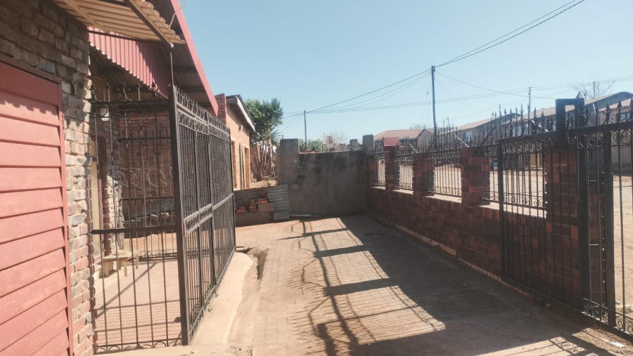 3 Bedroom Property for Sale in Kagisanong Free State